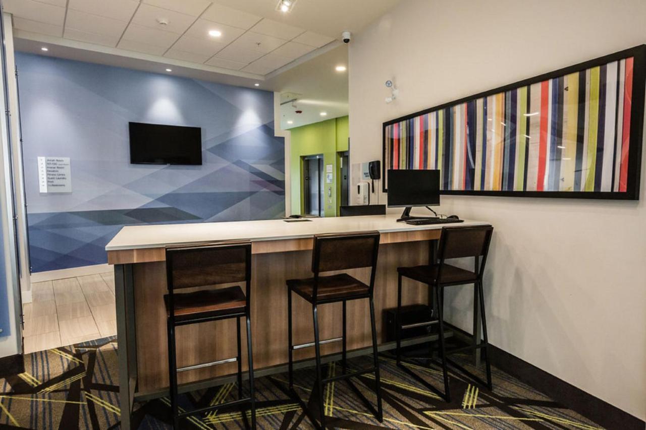 Holiday Inn Express & Suites Edmonton N - St Albert By Ihg Saint Albert Exterior foto
